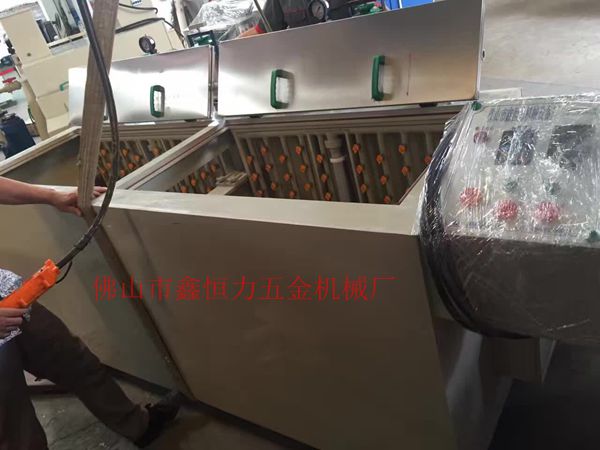 立體蝕刻機(jī)裝車發(fā)貨！
