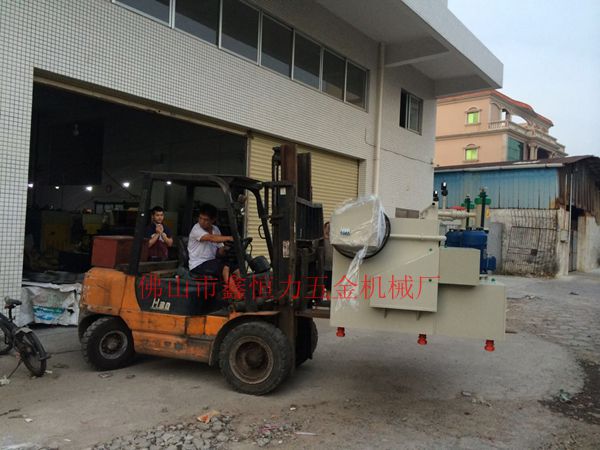 立體蝕刻機(jī)裝車發(fā)貨！