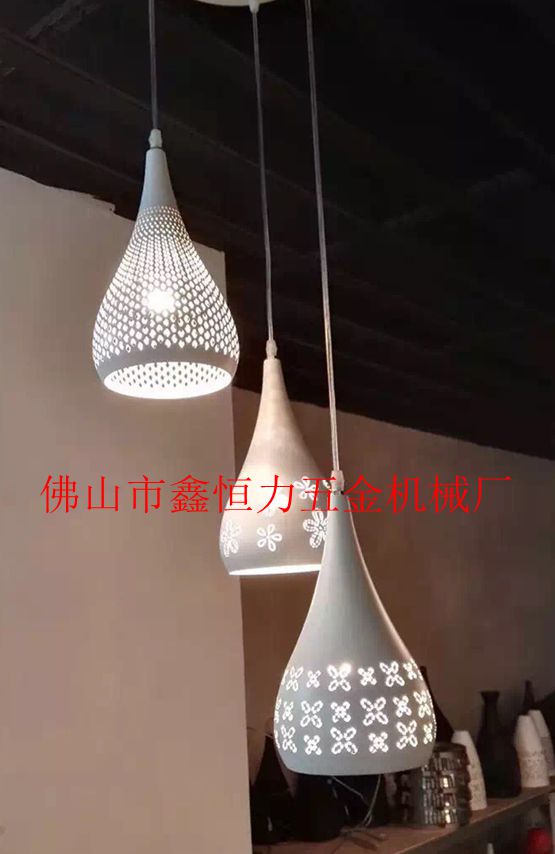 立體蝕刻機(jī)裝車發(fā)貨！