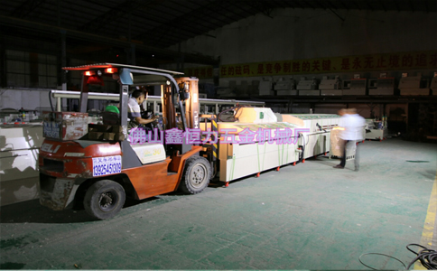 鑫恒力專(zhuān)利產(chǎn)品，全自動(dòng)水平電解退黑鈦流水線出貨