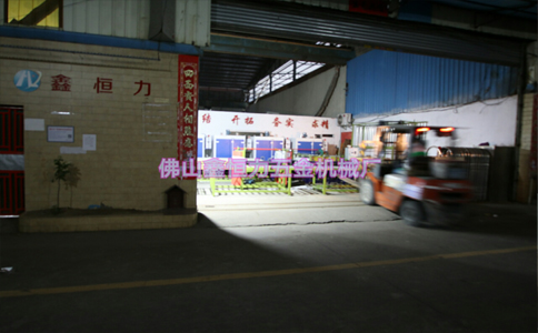 鑫恒力專(zhuān)利產(chǎn)品，全自動(dòng)水平電解退黑鈦流水線出貨