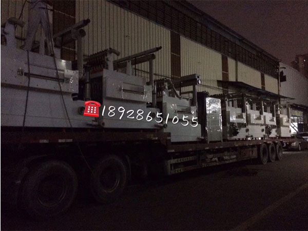 14米高精密蝕刻機(jī)裝車(chē)發(fā)貨！
