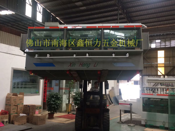 12米不銹鋼鍋片蝕刻機(jī)出貨！