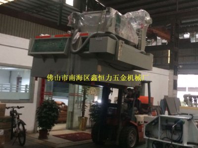 福建客戶不銹鋼鍋片蝕刻機裝車發(fā)貨！
