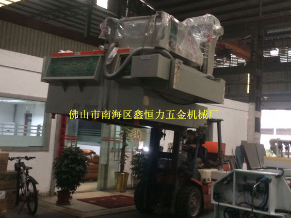 福建客戶不銹鋼鍋片蝕刻機(jī)裝車發(fā)貨！