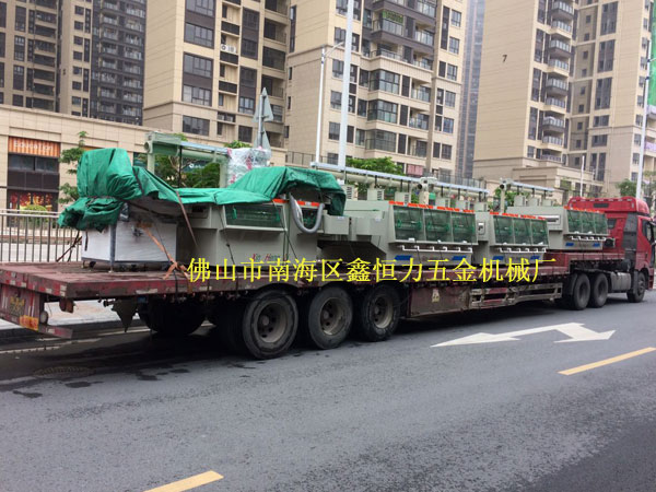 福建客戶不銹鋼鍋片蝕刻機(jī)裝車發(fā)貨！