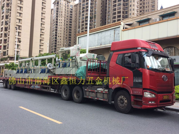 不銹鋼鍋片蝕刻機(jī)裝車發(fā)貨！
